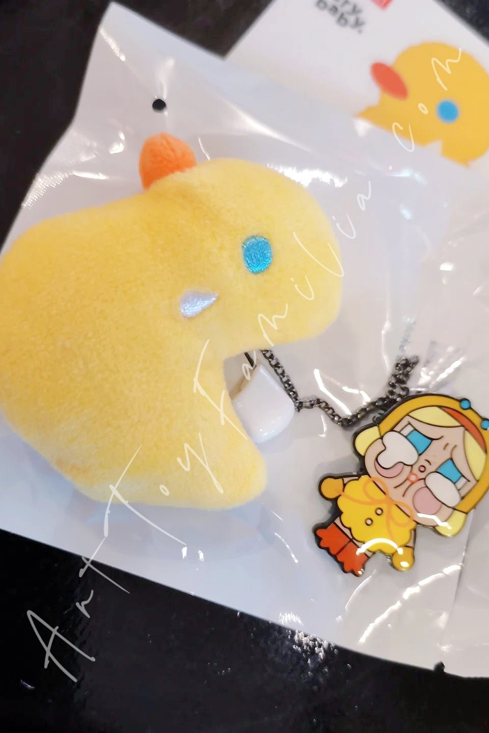 crybaby-crying-again-series-plush-badge-POP Mart Crybaby