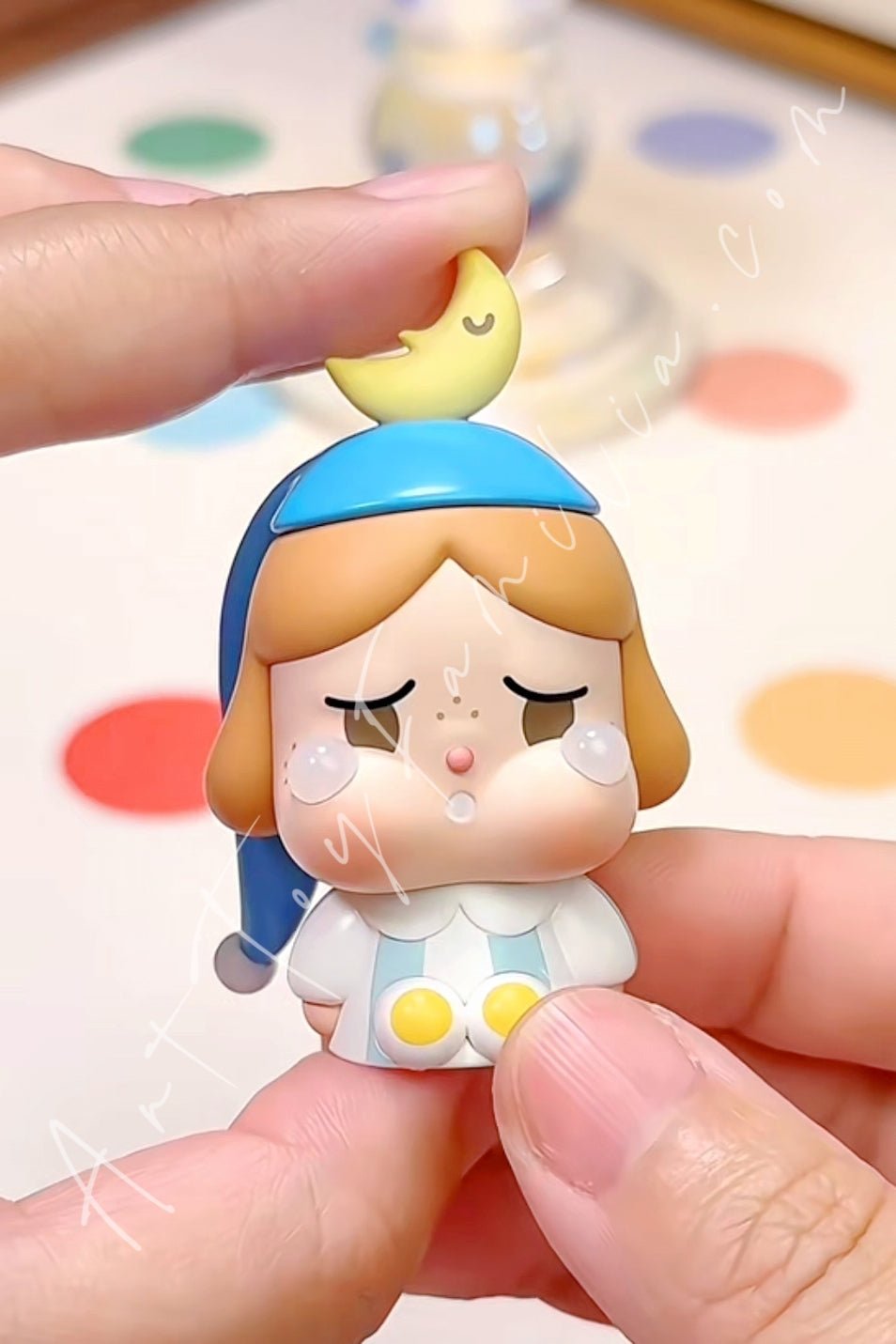 crybaby-crying-to-the-moon-sitting-series-POP Mart Crybaby