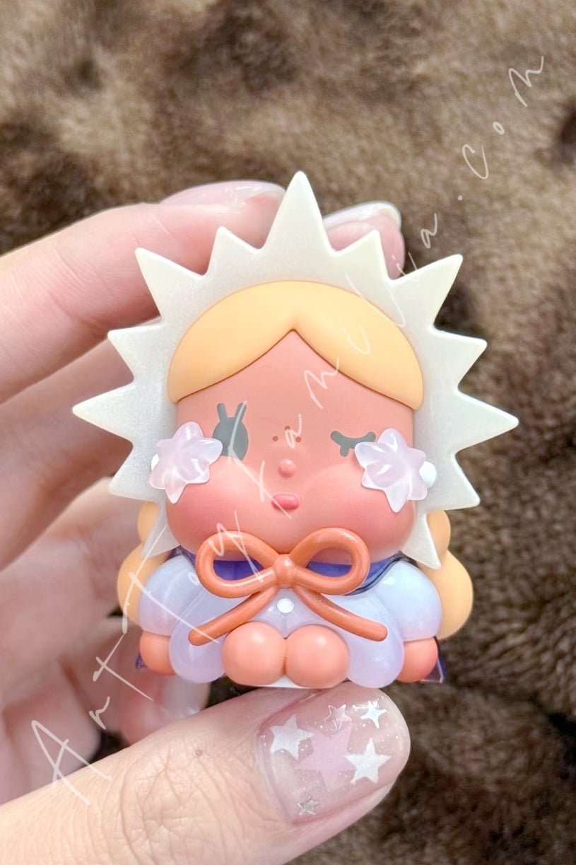 crybaby-crying-to-the-moon-sitting-series-POP Mart Crybaby