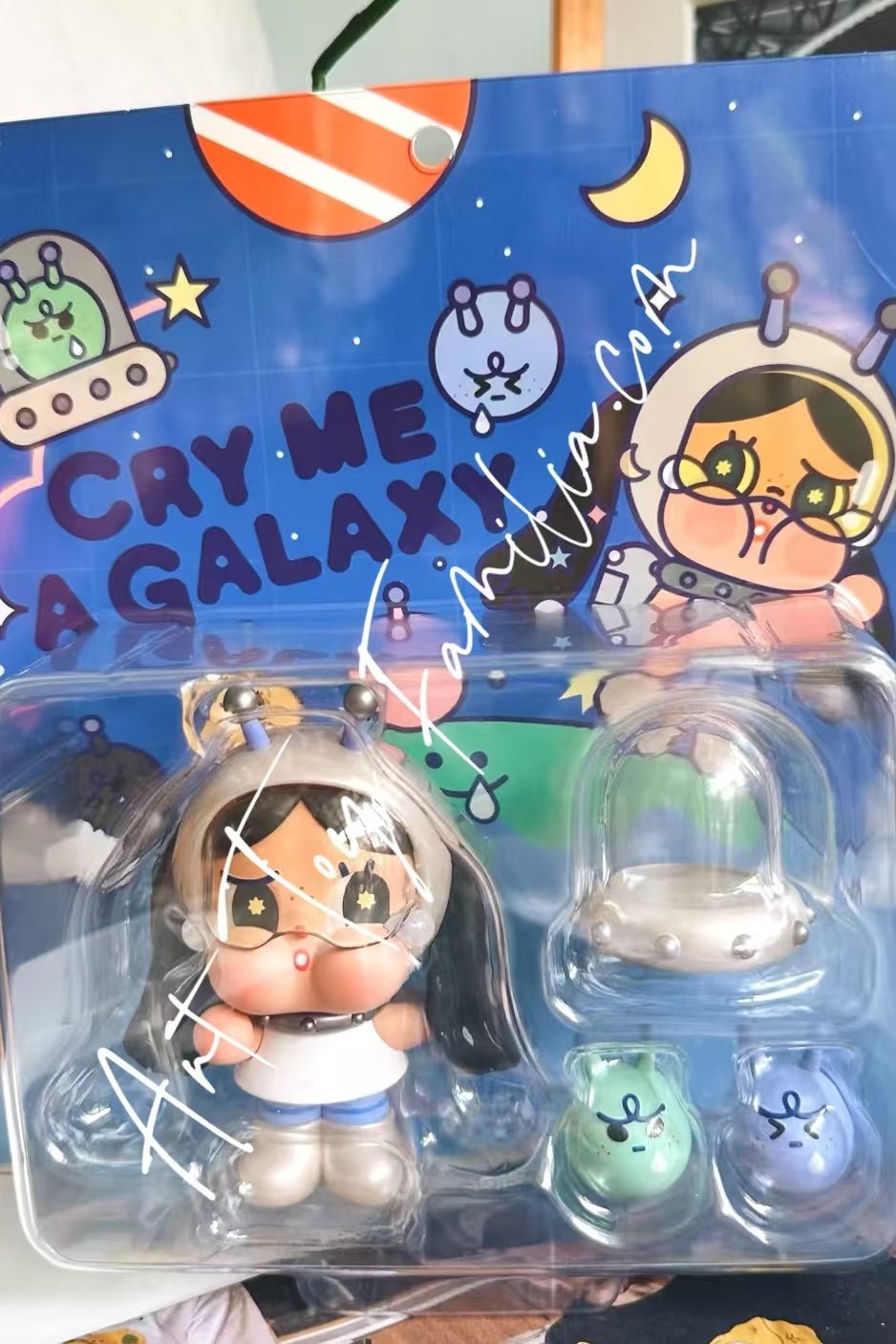 crybaby-cry-me-a-galaxy-figurine-POP Mart Crybaby